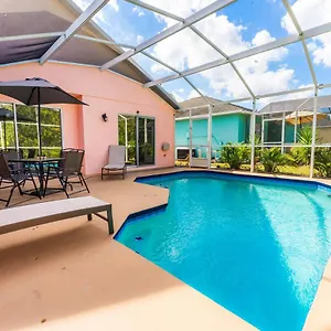  Apartment In Cheerful 4-bedroom With Pool