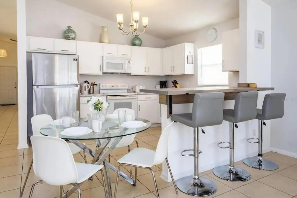 Spacious Vacation Home Near Disney W/ Private Pool- Perfect For Families! Davenport Holiday home